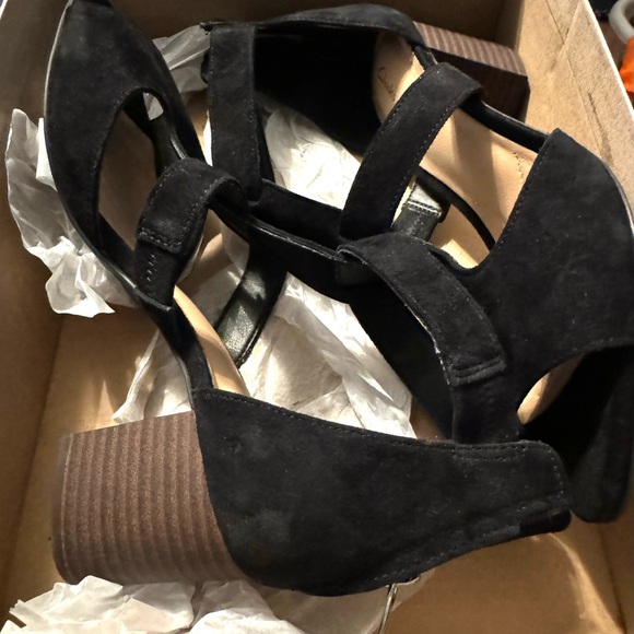 NWT:BNIB Black suede Clarks sandals,your holiday party outfit will be FABULOUS!! - Picture 4 of 10